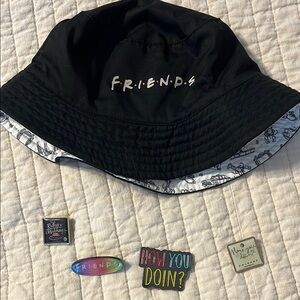 FRIENDS bucket hat with pins